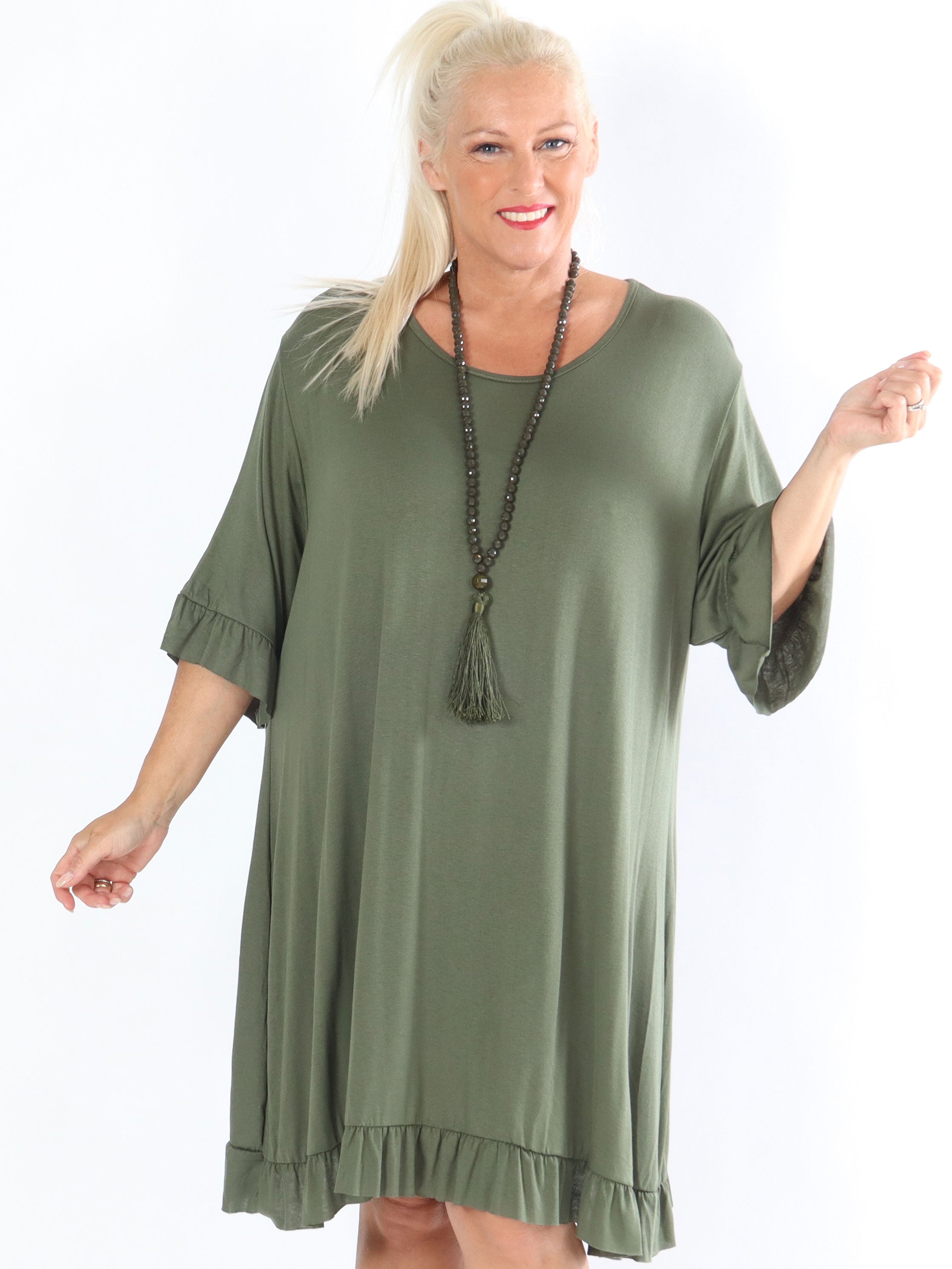 Leonara - Simpel viscose kjole med flæsekanter